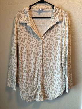 LuLaRoe Leopard Print Button Up Blouse Tan Cream Long Sleeve Size L